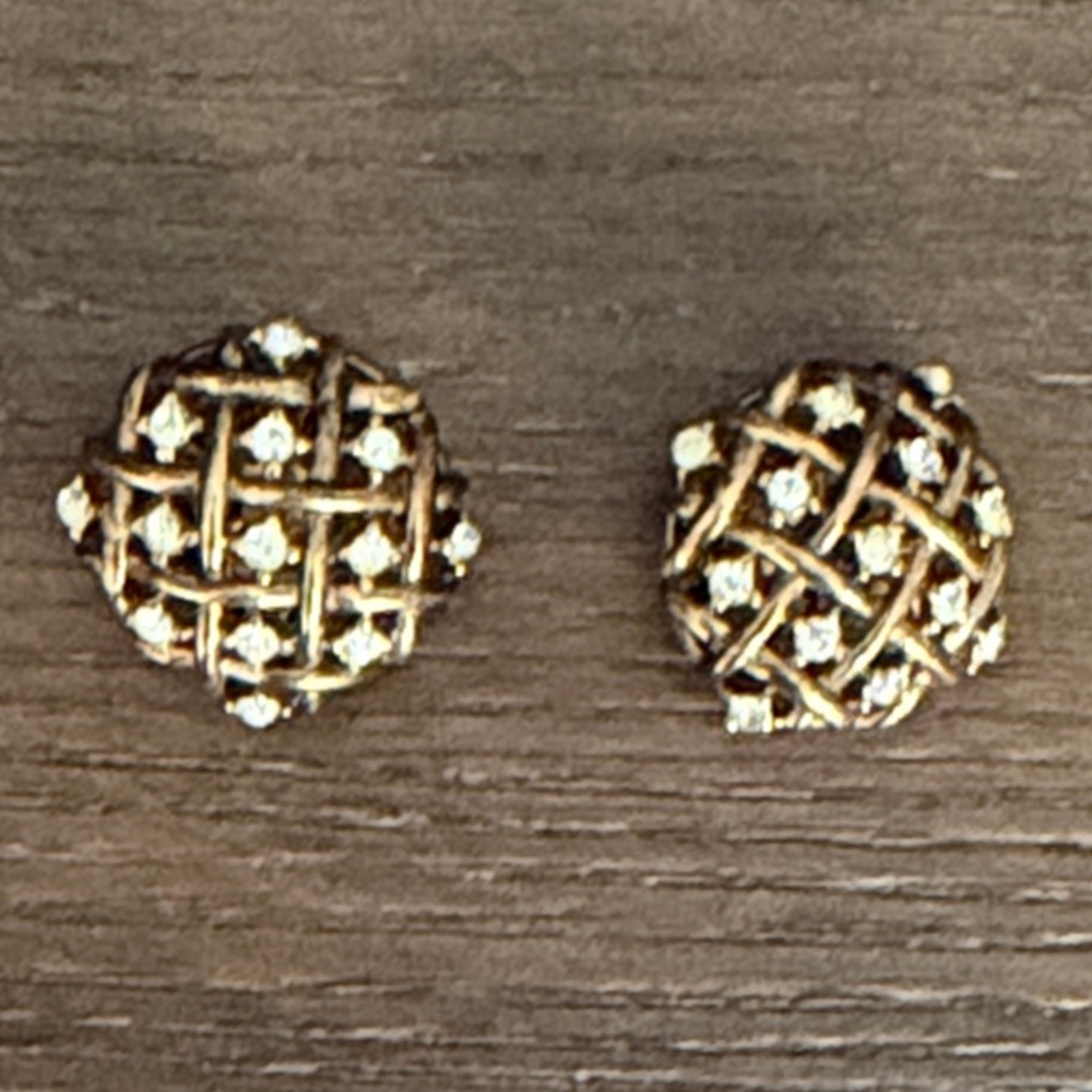 VINTAGE Trifari Elegant Gold Stud Earrings clip
